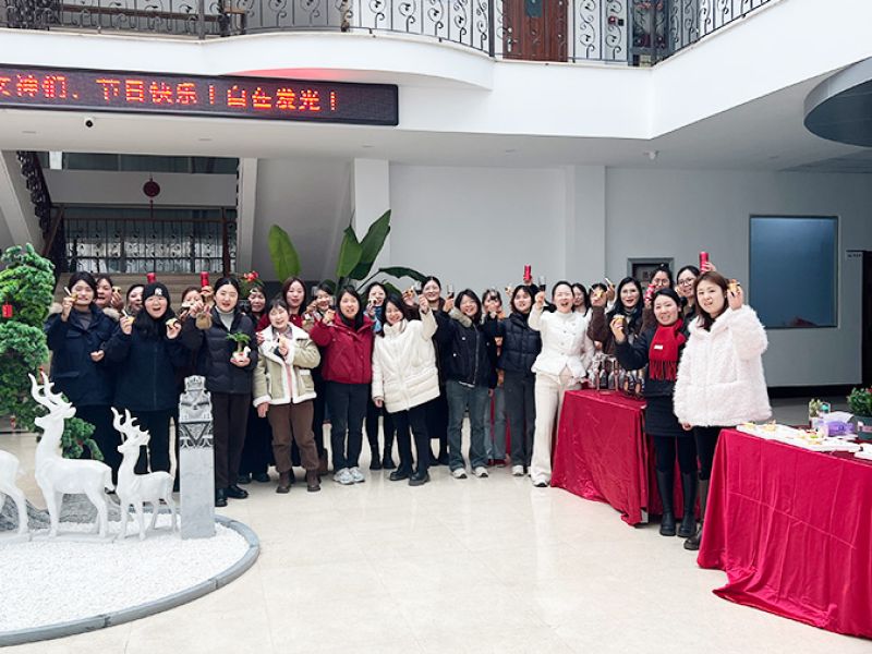 致我们的“女神”：愿你如花般绽放，如酒般醇香